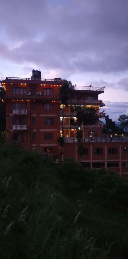 纳加尔果德大酒店 Baluwapati Deupur 外观 照片